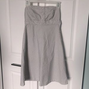 3 for $15 GAP white and grey chevron dress